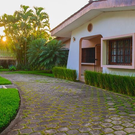 Hotel Fontana Манагуа Екстериор снимка
